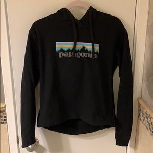 Patagonia women’s black sweatshirt size small